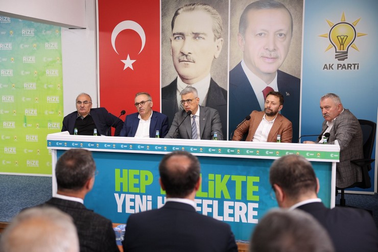 saglik-bakani-memisoglu-rizede-ak-parti-teskilatiyla-bir-araya-geldi-6.jpg