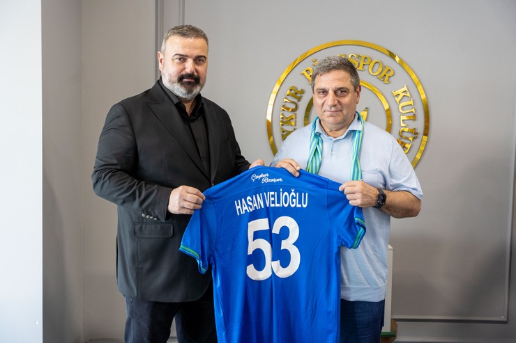 saglik-bakani-prof-dr-kemal-memisoglu-cesitli-programlara-katilmak-icin-geldigi-memleketi-rizede-caykur-rizespor-kulubunu-ziyaret-etti-2-001.jpg