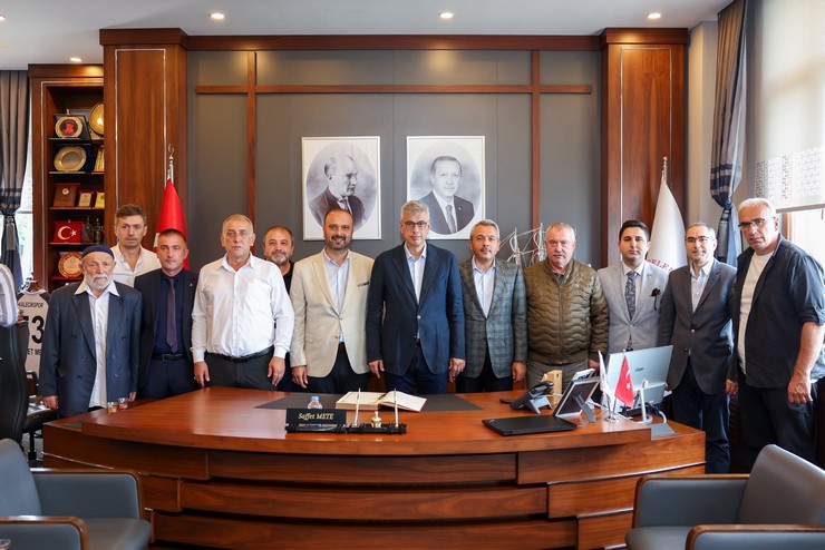 saglik-bakani-prof-dr-kemal-memisoglu-rizedeki-temaslari-kapsaminda-iyidere-ilcesini-ziyaret-etti-1.jpg