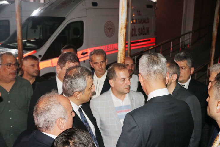 saglik-bakani-prof-dr-kemal-memisoglu-yenilenme-karari-alinan-ardesen-devlet-hastanesinde-incelemelerde-bulundu-1.jpg