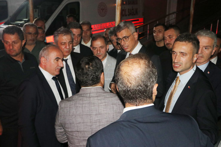 saglik-bakani-prof-dr-kemal-memisoglu-yenilenme-karari-alinan-ardesen-devlet-hastanesinde-incelemelerde-bulundu-2.jpg