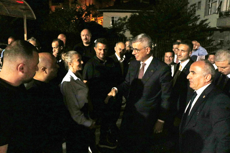 saglik-bakani-prof-dr-kemal-memisoglu-yenilenme-karari-alinan-ardesen-devlet-hastanesinde-incelemelerde-bulundu-3.jpg