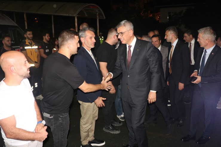 saglik-bakani-prof-dr-kemal-memisoglu-yenilenme-karari-alinan-ardesen-devlet-hastanesinde-incelemelerde-bulundu-5.jpg