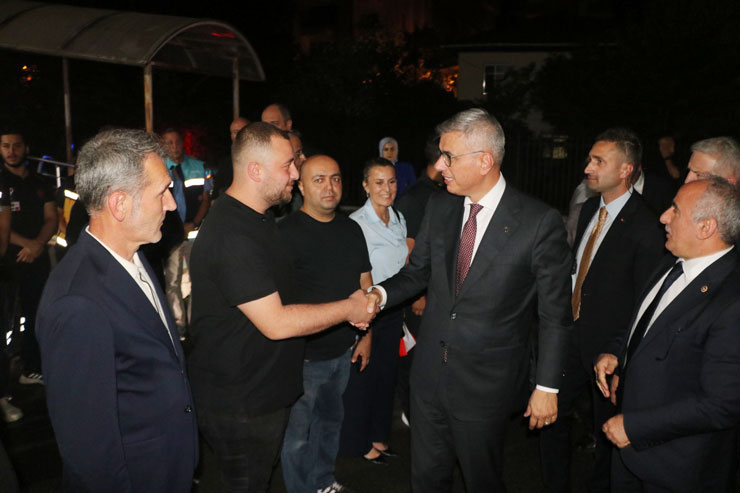 saglik-bakani-prof-dr-kemal-memisoglu-yenilenme-karari-alinan-ardesen-devlet-hastanesinde-incelemelerde-bulundu-6.jpg