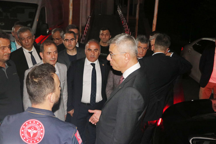 saglik-bakani-prof-dr-kemal-memisoglu-yenilenme-karari-alinan-ardesen-devlet-hastanesinde-incelemelerde-bulundu-9.jpg