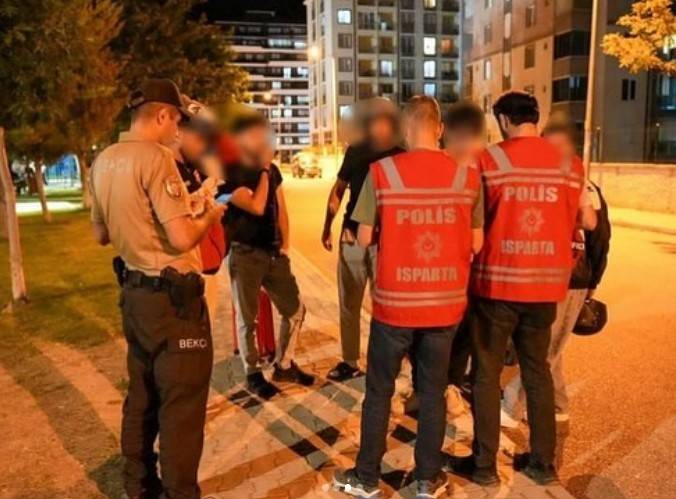 Isparta’da Son 1 Haftada 25 Aranan Şahıs Yakalandı