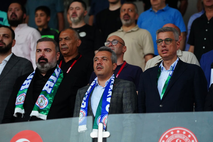 saglik-bakani-kemal-memisoglu-caykur-rizespor-goztepe-macini-trubunden-izledi.jpg