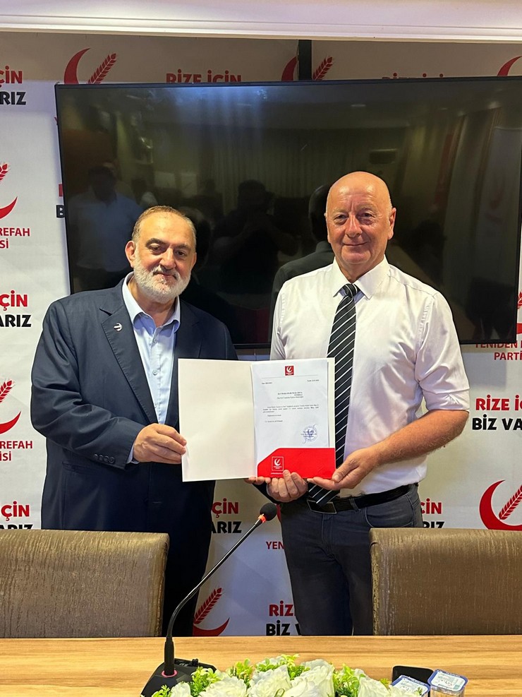 yeniden-refah-partisi-rize-teskilatinda-yeni-ilce-baskani-atamalari-gerceklestirdi-merkez-ardesen-ve-findikli-ilcelerinde-gorev-yapan-ilce-baskanlarinin-yerine-yeni-i-9.jpg