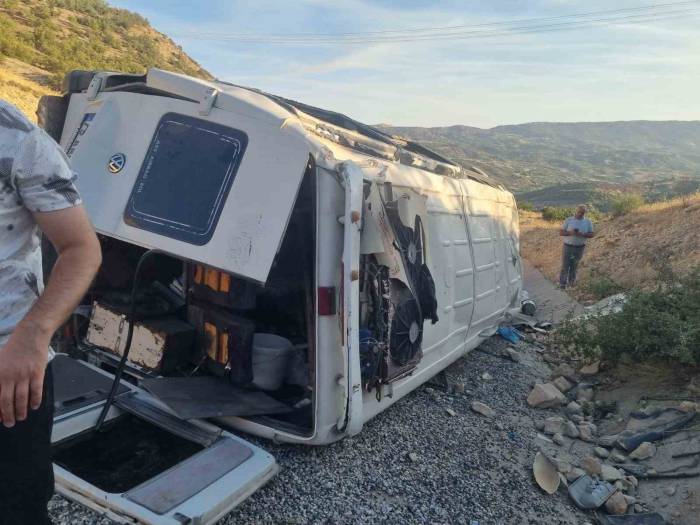 Adıyaman’da Tarım İşçilerini Taşıyan Minibüs Devrildi: 19 Yaralı