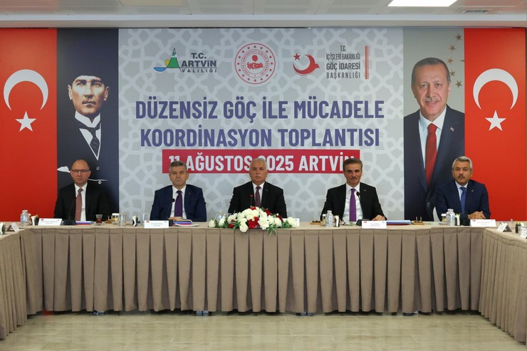 artvin-rize-trabzon-giresun-ve-gumushane-valileri-duzensiz-gocle-mucadele-konusunda-bir-araya-geldi-1.jpg
