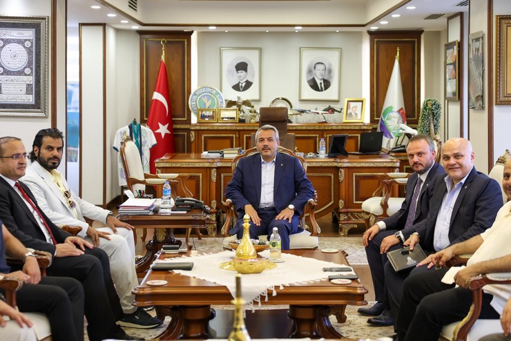 katar-kraliyet-ailesinden-seyh-nayef-bin-eid-al-thani-rizeye-yaptigi-ziyarette-turizm-saglik-spor-ve-yatirim-alanlarinda-is-birligi-olanaklarini-arastirdi-2.jpg