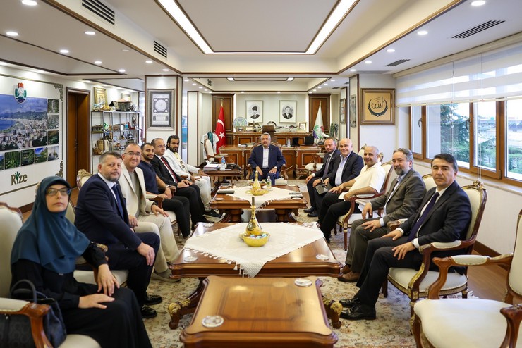 katar-kraliyet-ailesinden-seyh-nayef-bin-eid-al-thani-rizeye-yaptigi-ziyarette-turizm-saglik-spor-ve-yatirim-alanlarinda-is-birligi-olanaklarini-arastirdi-3.jpg