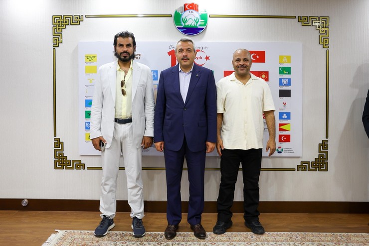 katar-kraliyet-ailesinden-seyh-nayef-bin-eid-al-thani-rizeye-yaptigi-ziyarette-turizm-saglik-spor-ve-yatirim-alanlarinda-is-birligi-olanaklarini-arastirdi-4.jpg