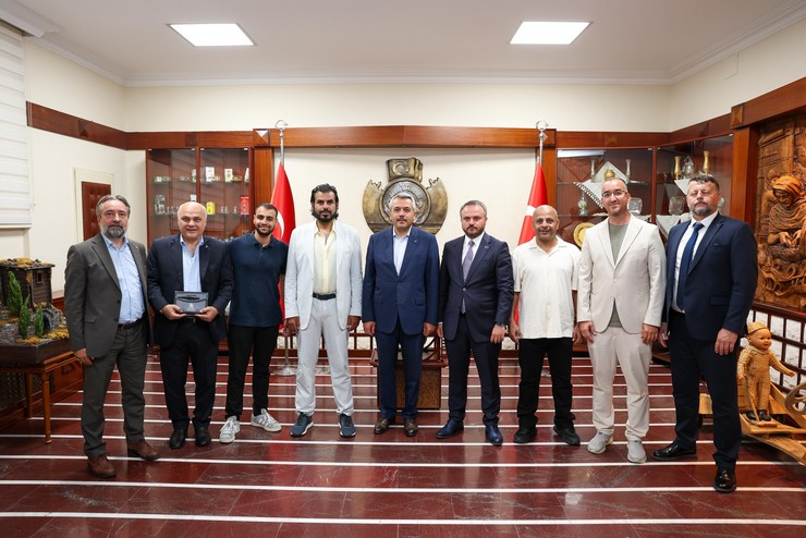 katar-kraliyet-ailesinden-seyh-nayef-bin-eid-al-thani-rizeye-yaptigi-ziyarette-turizm-saglik-spor-ve-yatirim-alanlarinda-is-birligi-olanaklarini-arastirdi-5.jpg