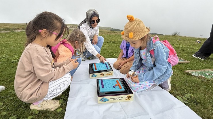 guneysu-ilcesindeki-cami-ve-kuran-kurslarinda-duzenlenen-yaz-kuran-kurslari-handuzu-yaylasinda-gerceklestirilen-kapanis-programiyla-unutulmaz-anlara-sahne-oldu-5.jpg