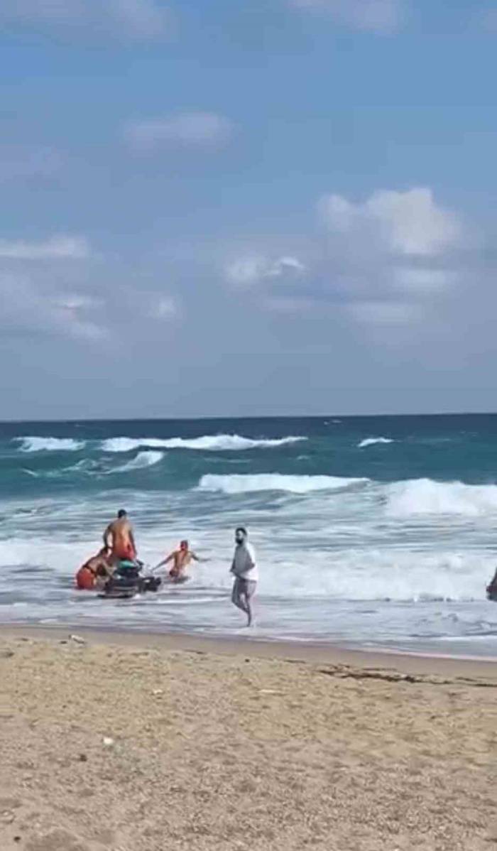 Şile’de Denizde Akıntıya Kapılan Vatandaşı Cankurtaranlar Kurtardı