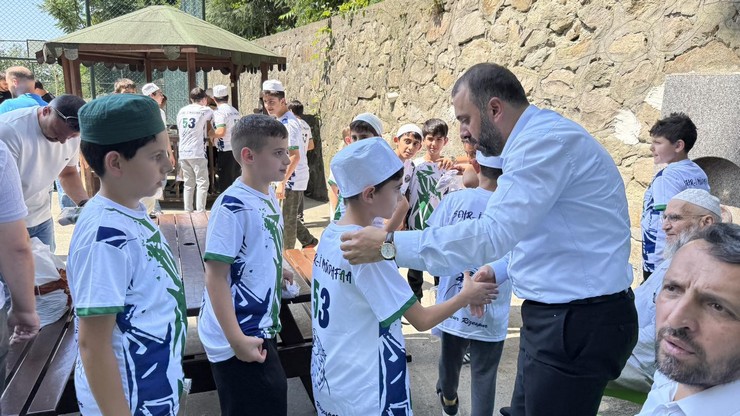 caykur-rizespor-sehr-i-mudafaa-taraftarlar-grubu-zavendikli-mustafa-hoca-kopuzlar-kuran-kursu-ve-pehlivantasi-mahallesi-camii-yaz-kuran-kursu-ogrencilerine-forma-hed-7.jpg