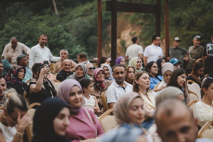 rizenin-cayeli-ilcesinin-en-cok-ziyaret-edilen-turistik-alanlarindan-biri-olan-agaran-selalesi-cukurova-devlet-senfoni-orkestrasi-ve-samsun-devlet-klasik-turk-muzigi-4.jpg