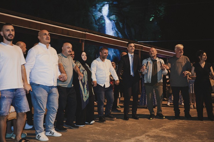 rizenin-cayeli-ilcesinin-en-cok-ziyaret-edilen-turistik-alanlarindan-biri-olan-agaran-selalesi-cukurova-devlet-senfoni-orkestrasi-ve-samsun-devlet-klasik-turk-muzigi-6.jpg