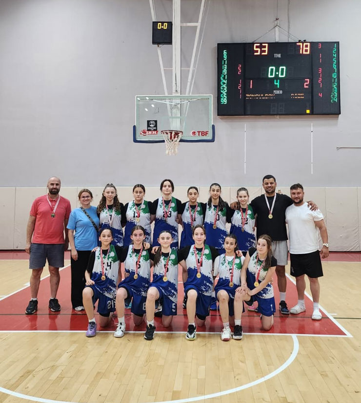 rize-kiz-basketbol-takimi.jpg
