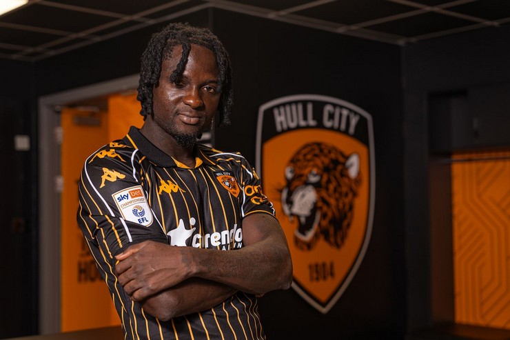caykur-rizesporun-sag-kanat-oyuncusu-david-akintola-fenerbahceli-eski-yonetici-acun-ilicalinin-sahibi-oldugu-hull-city-ile-2-yillik-sozlesme-imzaladi-1.jpg