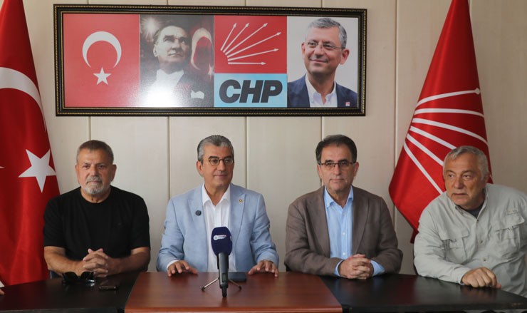 cumhuriyet-halk-partisi-chp-grup-baskanvekili-gokhan-gunaydin-rizede-partisinin-il-baskanliginda-gazetecilerle-bir-araya-geldi.jpg