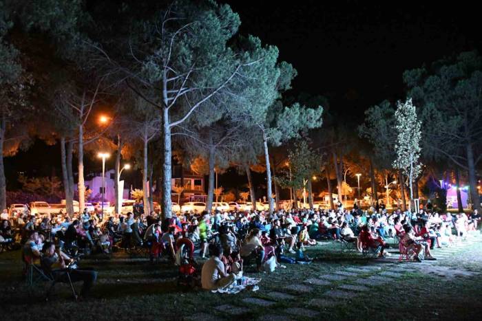 İznik’te Yaz Akşamları Çocukların Neşesiyle Renkleniyor