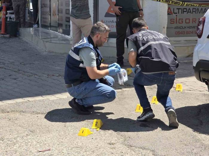 Siverek’te Adliye Çıkışında 2 Kişiyi Silahla Yaralayan Zanlı Yakalandı