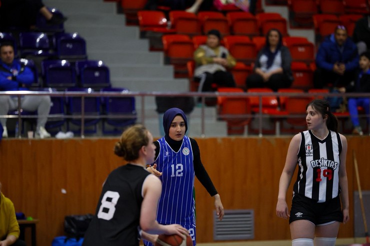 beyza-kotan-edirne-dsi-spor-basketbol-takiminda-3.jpg