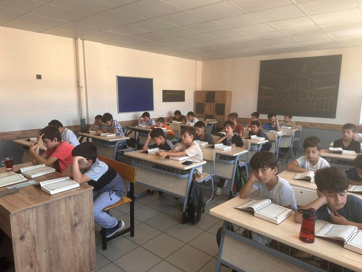 rizede-hafizlik-projesi-ogrencileri-yaz-donemi-egitimlerini-tamamladi-3.jpg