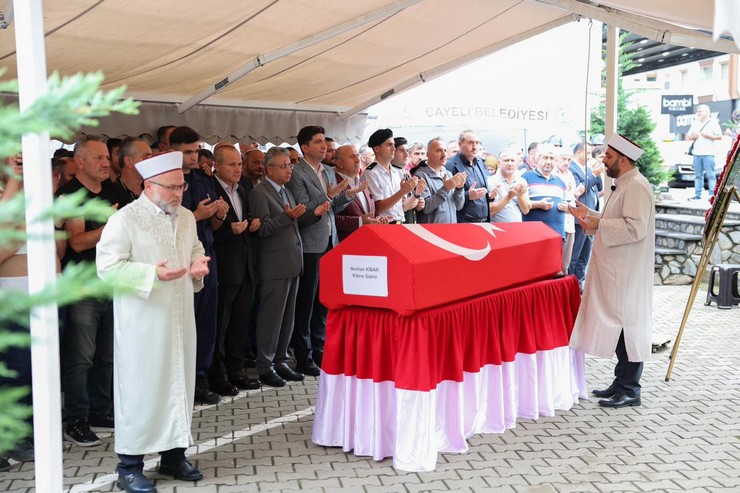 rizeli-kibris-gazisi-nurhan-kibar-son-yolculuguna-ugurlandi-4.jpg