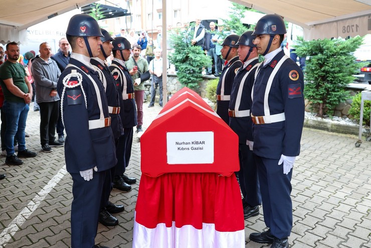 rizeli-kibris-gazisi-nurhan-kibar-son-yolculuguna-ugurlandi-5.jpg