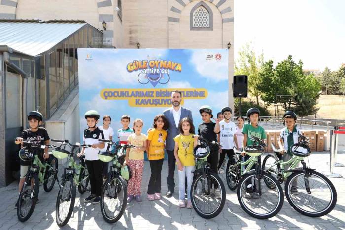 "Güle Oynaya Camiye Gel" Projesi Çerçevesinde Çocuklar Bisikletlerine Kavuşmaya Devam Ediyor