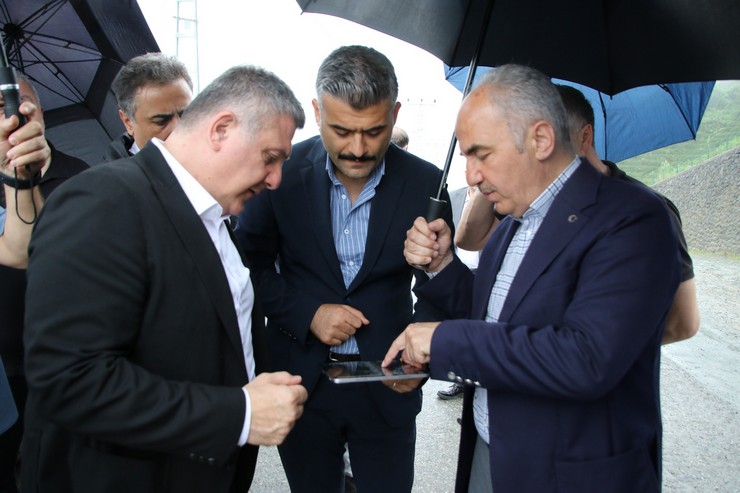 rize-belediye-baskani-rahmi-metinin-kentteki-ulasim-yatirimlarini-yerinde-inceleyerek-calismalarin-son-durumu-hakkinda-bilgi-aldigi-bildirildi-1.jpg