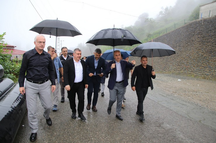 rize-belediye-baskani-rahmi-metinin-kentteki-ulasim-yatirimlarini-yerinde-inceleyerek-calismalarin-son-durumu-hakkinda-bilgi-aldigi-bildirildi-3.jpg