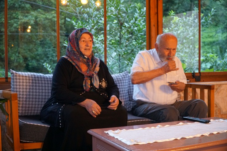 rizede-yasayan-ahmet-86-ile-mukerrem-kanbur-81-cifti-63-yillik-evlilikleriyle-ornek-oluyor.jpg