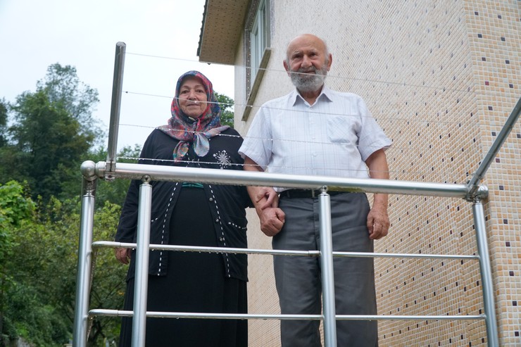 rizede-yasayan-ahmet-88-ile-mukerrem-kanbur-81-cifti-63-yillik-evlilikleriyle-ornek-oluyor.jpg