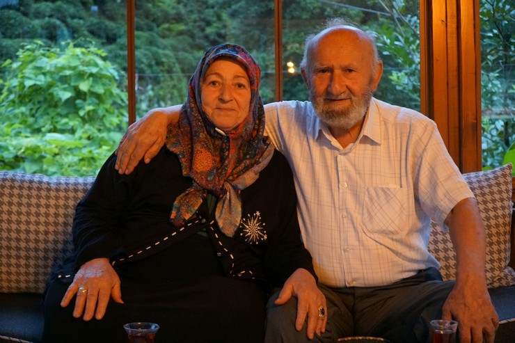 rizede-yasayan-ahmet-91-ile-mukerrem-kanbur-81-cifti-63-yillik-evlilikleriyle-ornek-oluyor.jpg