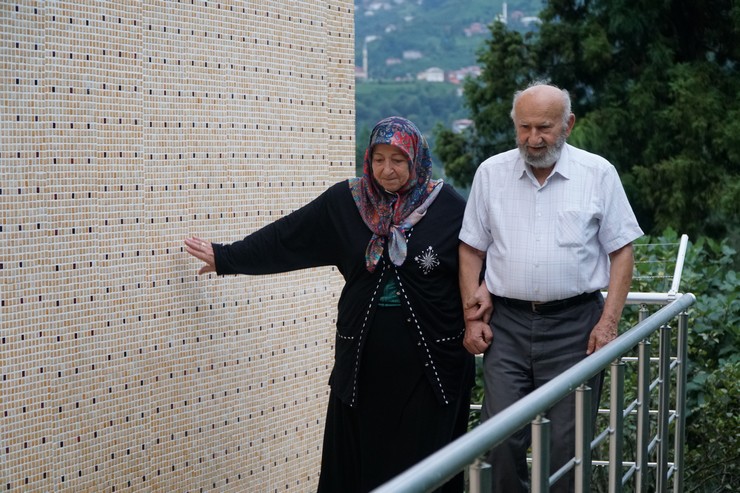 rizede-yasayan-ahmet-95-ile-mukerrem-kanbur-81-cifti-63-yillik-evlilikleriyle-ornek-oluyor.jpg