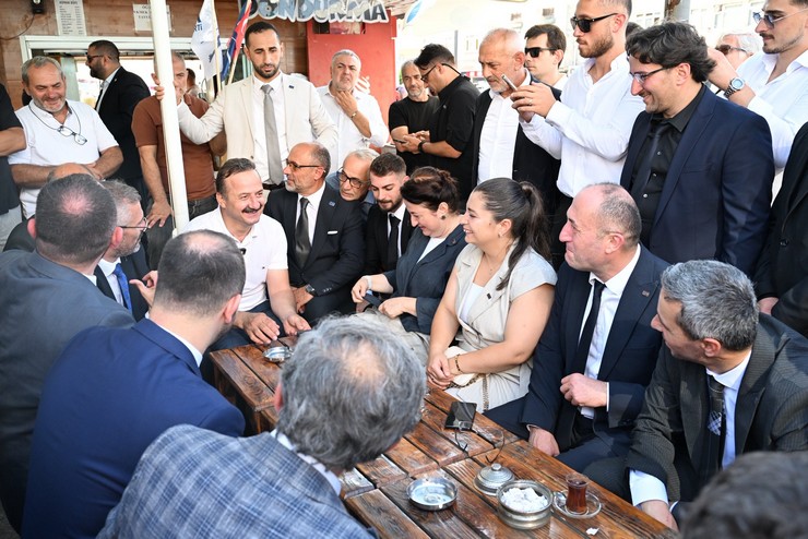 anahtar-parti-genel-baskani-yavuz-agiralioglu-rizede-vatandaslarla-bir-araya-geldi-10.jpg