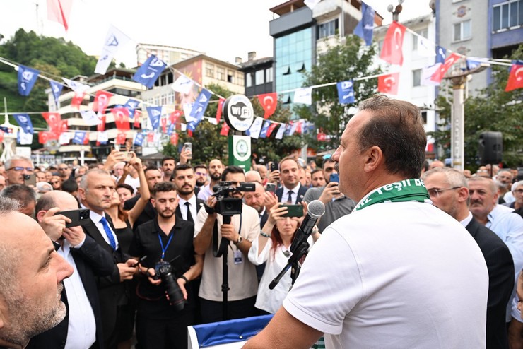 anahtar-parti-genel-baskani-yavuz-agiralioglu-rizede-vatandaslarla-bir-araya-geldi-14.jpg