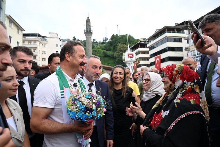 anahtar-parti-genel-baskani-yavuz-agiralioglu-rizede-vatandaslarla-bir-araya-geldi-15.jpg