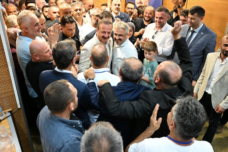 anahtar-parti-genel-baskani-yavuz-agiralioglu-rizede-vatandaslarla-bir-araya-geldi-4.jpg