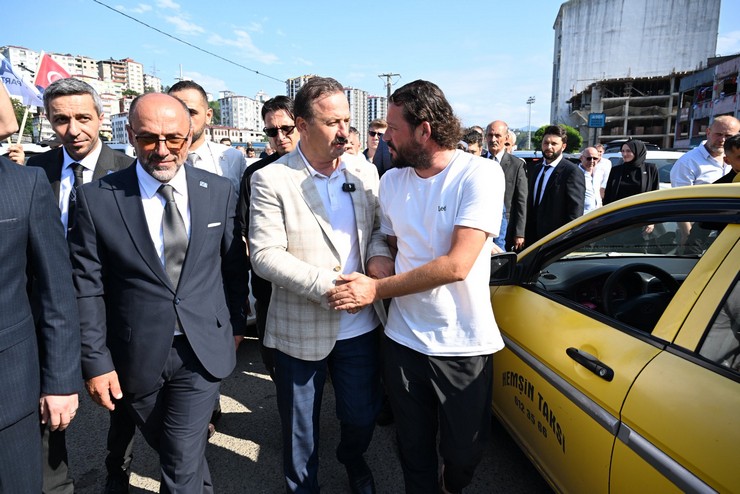 anahtar-parti-genel-baskani-yavuz-agiralioglu-rizede-vatandaslarla-bir-araya-geldi-8.jpg