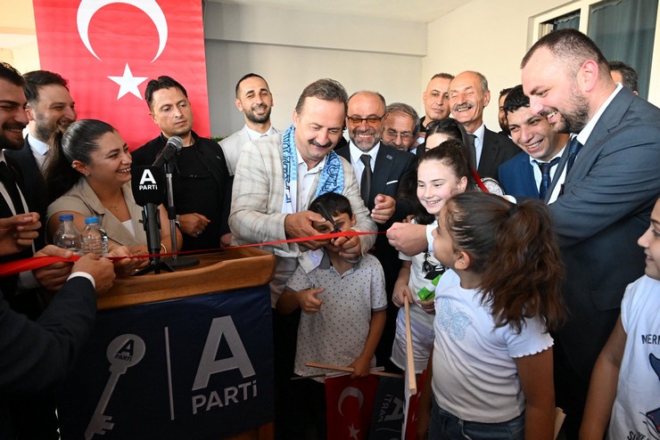 anahtar-parti-genel-baskani-yavuz-agiralioglu-rizede-vatandaslarla-bir-araya-geldi-9.jpg