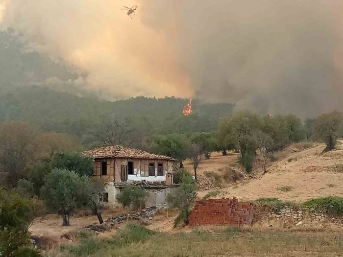 Denizli-aydın İl Sınırında 4 Gündür Devam Eden Yangında Bir Köy Tahliye Ediliyor