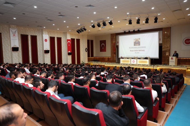 rize-muftu-yusuf-karali-dini-yuksek-ihtisas-merkezinde-yuksek-ihtisas-egitimi-17-donem-acilis-programi-rize-valisi-ihsan-selim-baydasin-katilimlariyla-gerceklestirildi-8.jpg