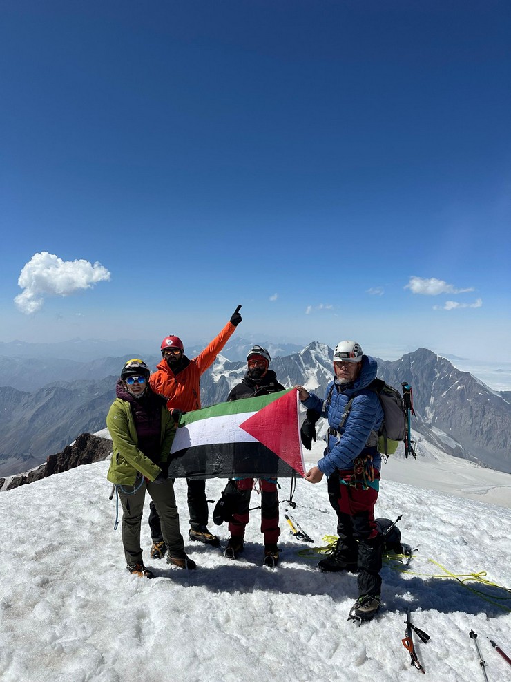 kazbek-dagina-tirmanan-rizeli-dagcilardan-filistine-destek-1.jpg