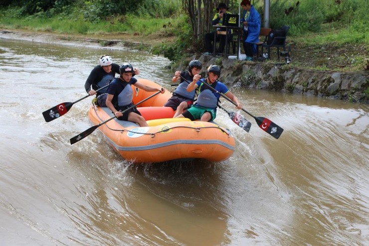 rizede-rafting-avrupa-kupasi-heyecani-devam-ediyor-5-001.jpg