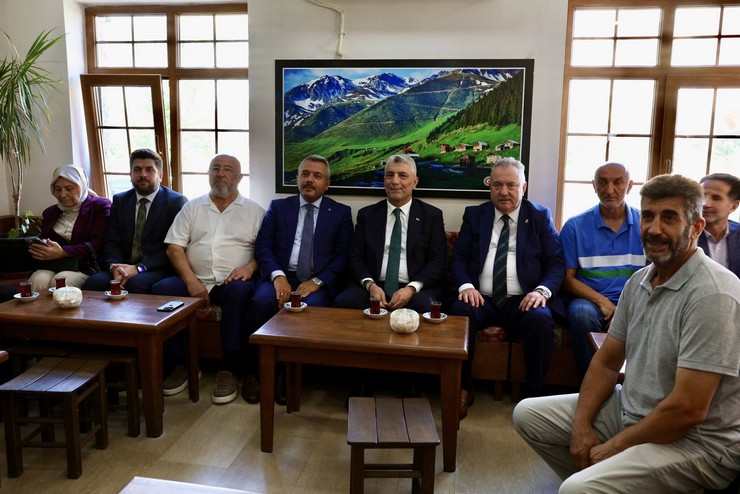 ticaret-bakani-omer-bolat-rizede-cesitli-ziyaretler-gerceklestirdi-1.jpg